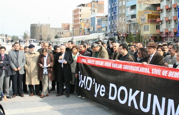 İHD’YE, İNSAN HAKLARI SAVUNUCULARINA, SİVİL DEMOKRATİK SİYASETE DOKUNMA !