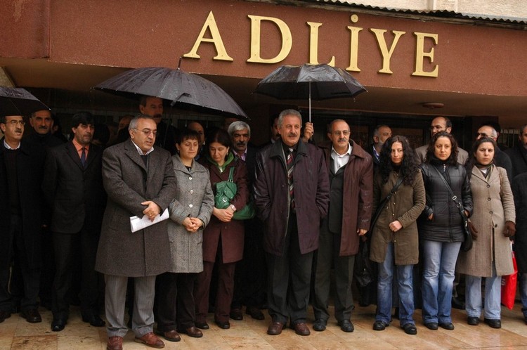 İnsan Haklarına Yönelik Baskılar, Gerçeklerin Karanlıkta Kalması İçindir!