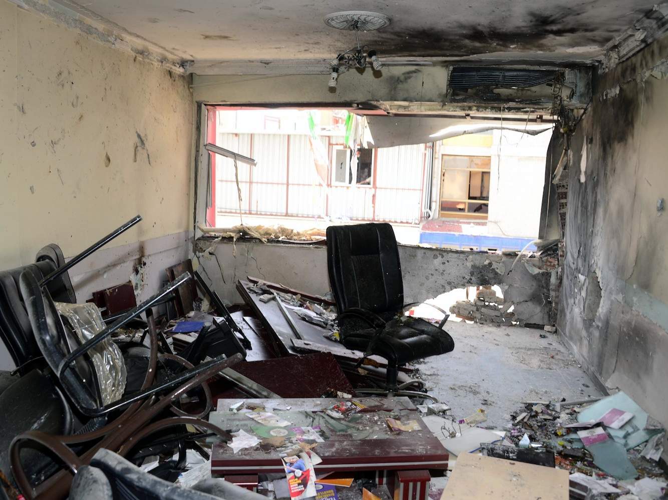 23 Mart-3 Haziran 2015 Tarihleri Arasında 7 Haziran 2015 Milletvekili Seçimleri Nedeni İle Siyasi Partilere Yönelik İhlaller