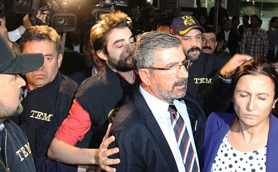 Tahir Elçi Yalnız Değildir